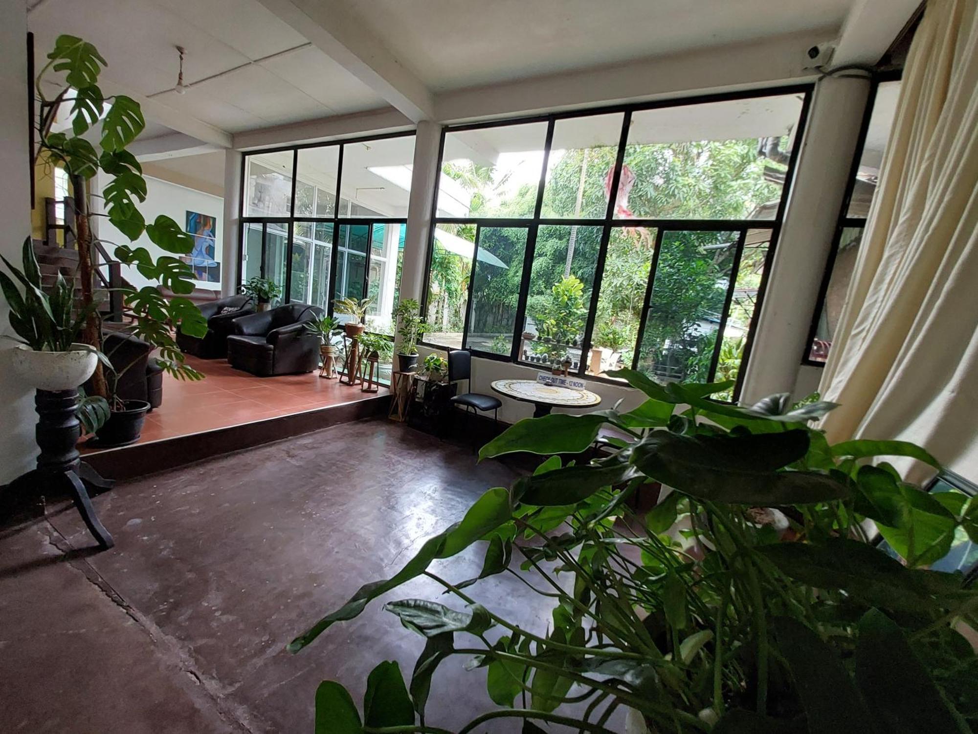 Lake Wave Hotel Anuradhapura Esterno foto