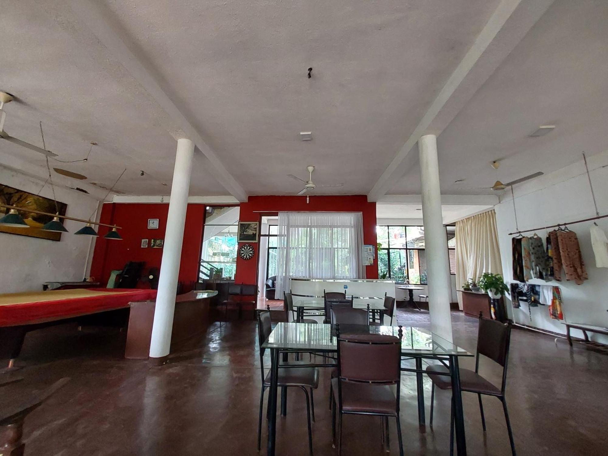 Lake Wave Hotel Anuradhapura Esterno foto