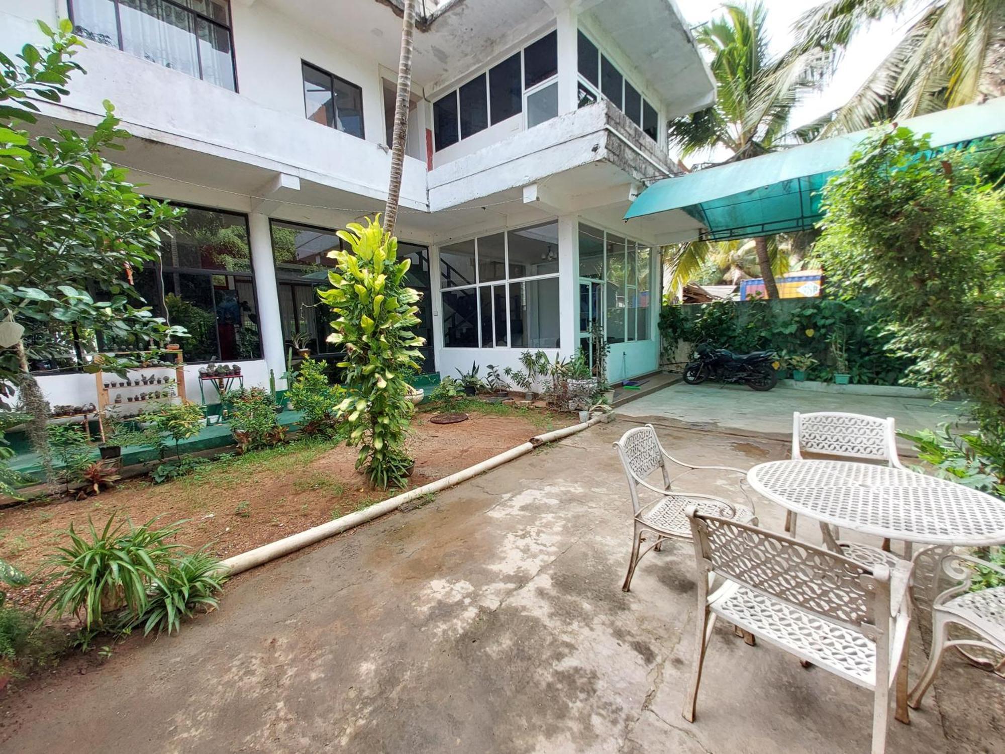 Lake Wave Hotel Anuradhapura Esterno foto