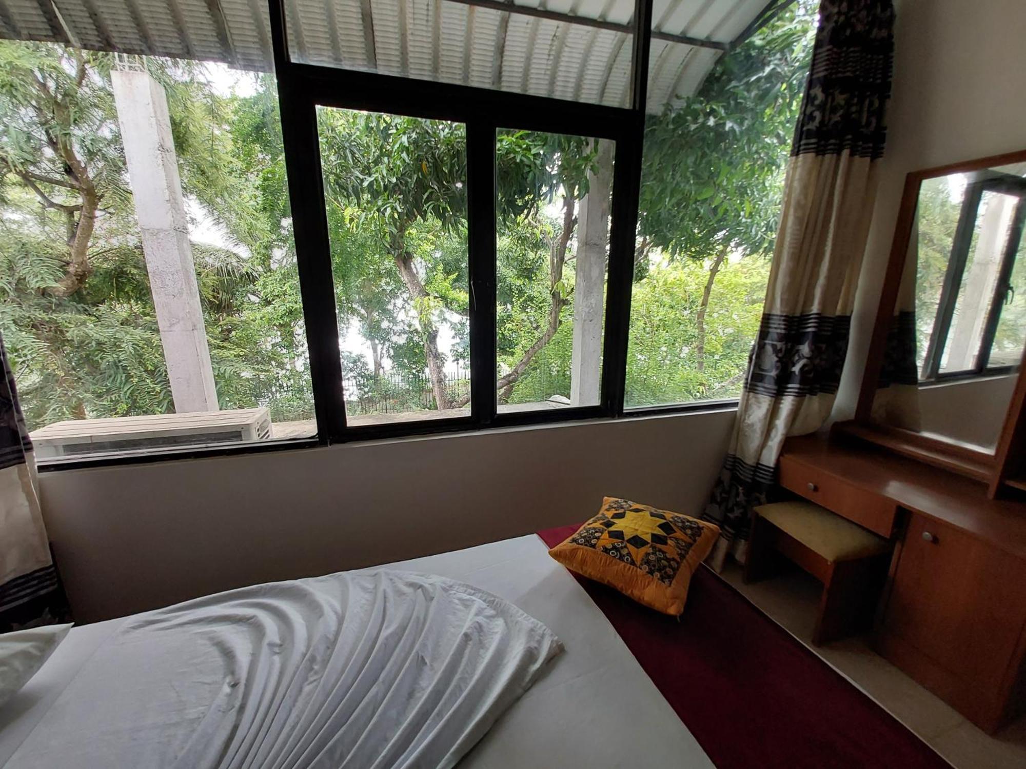 Lake Wave Hotel Anuradhapura Esterno foto