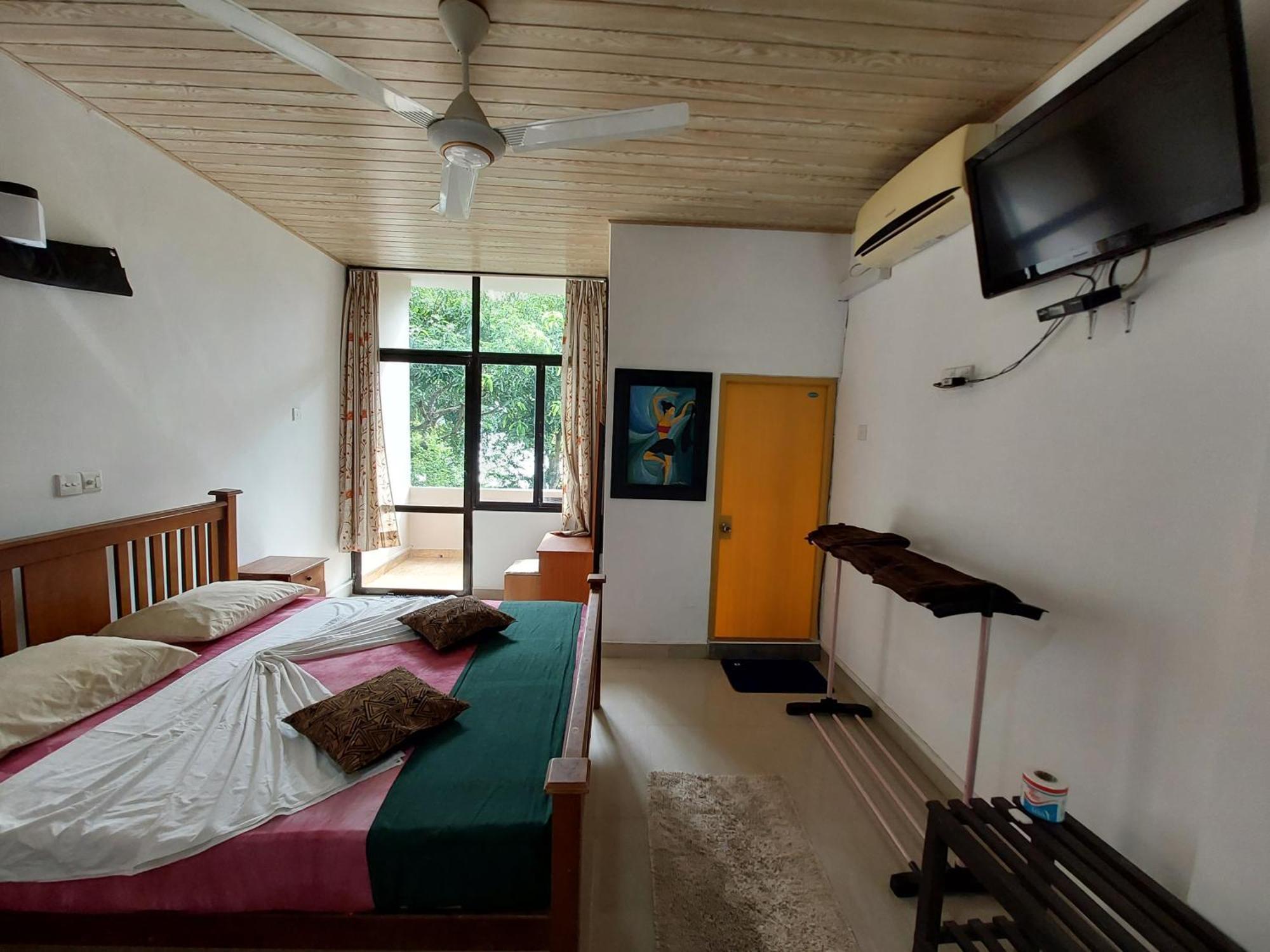 Lake Wave Hotel Anuradhapura Esterno foto
