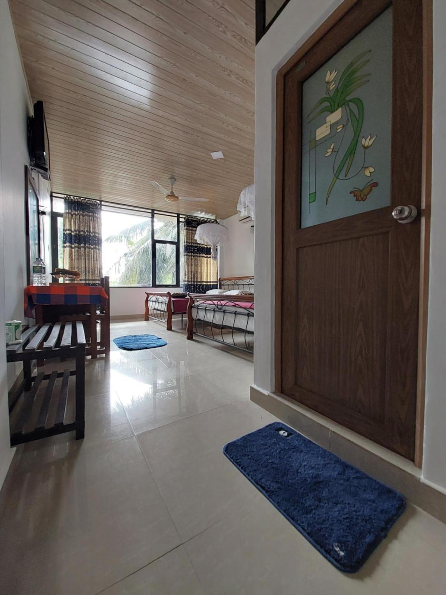 Lake Wave Hotel Anuradhapura Esterno foto