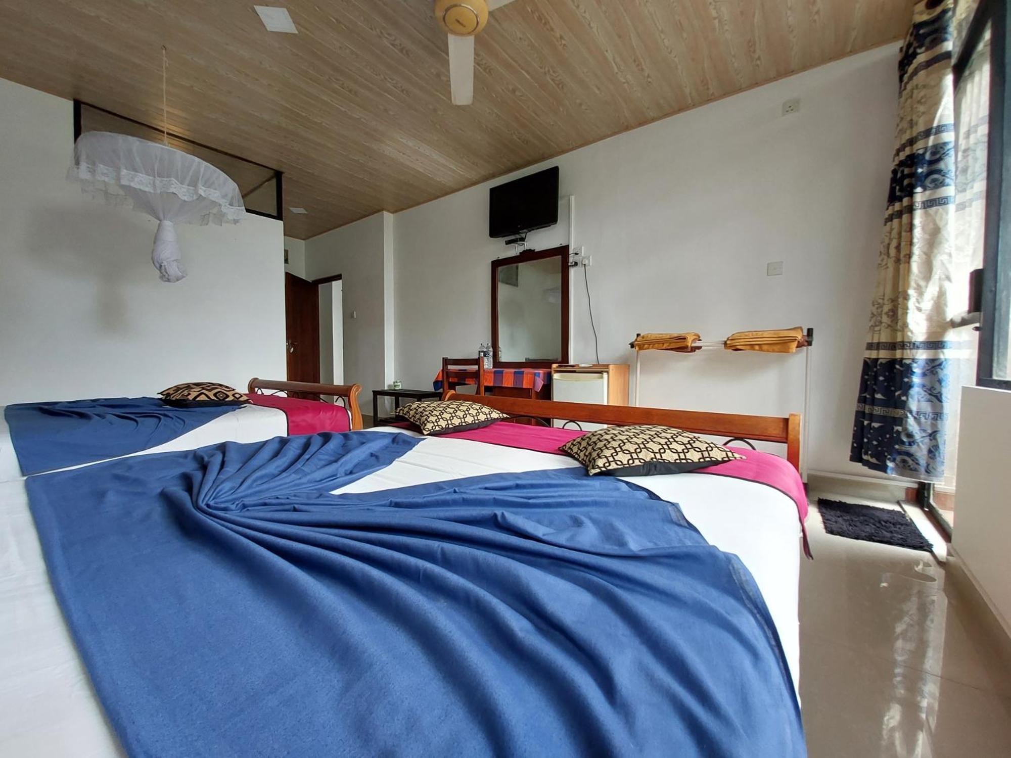 Lake Wave Hotel Anuradhapura Esterno foto