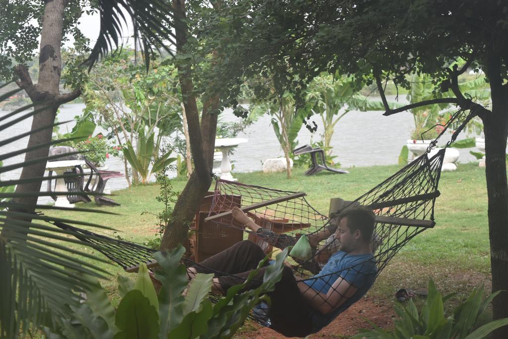 Lake Wave Hotel Anuradhapura Esterno foto