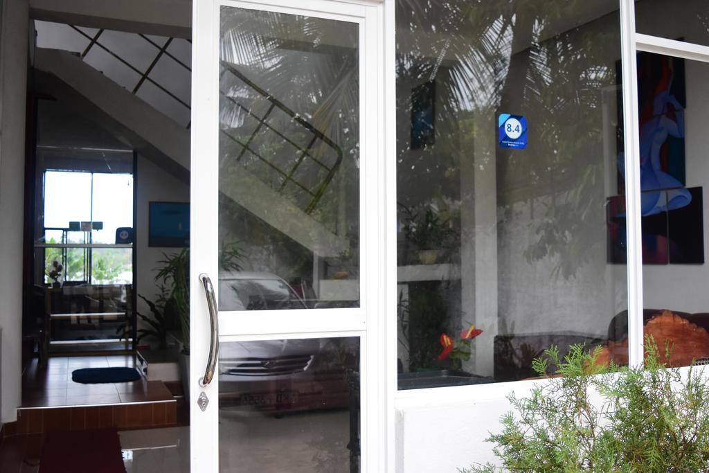 Lake Wave Hotel Anuradhapura Esterno foto